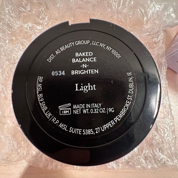 Laura Geller Baked Balance-n-Brighten Color Correcting Foundation - Picture 10 of 12